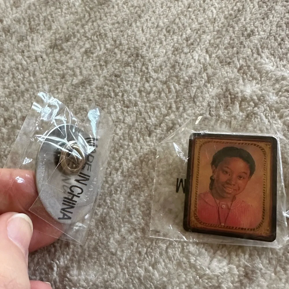 American Girl Circle of Smiles Pin Lot - Picture 4 of 4